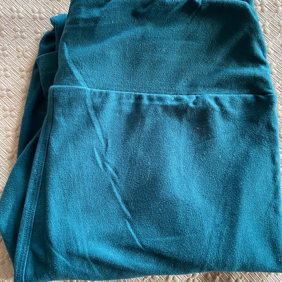 4 pairs of one size lularoe leggings - Picture 3 of 5